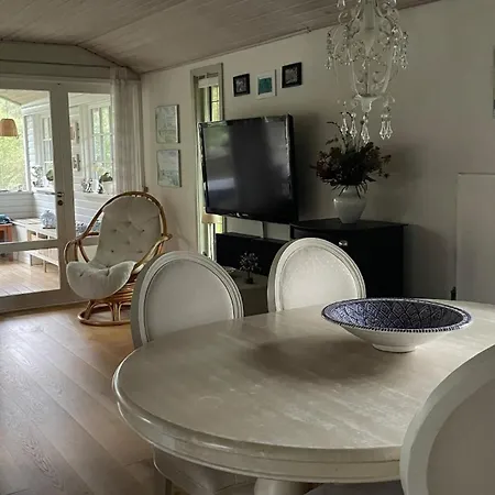 Cozy Near And Nature Semesterbostad *